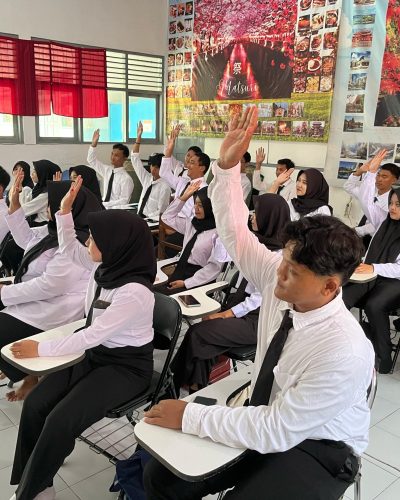 SISWA SISWI YORISOI